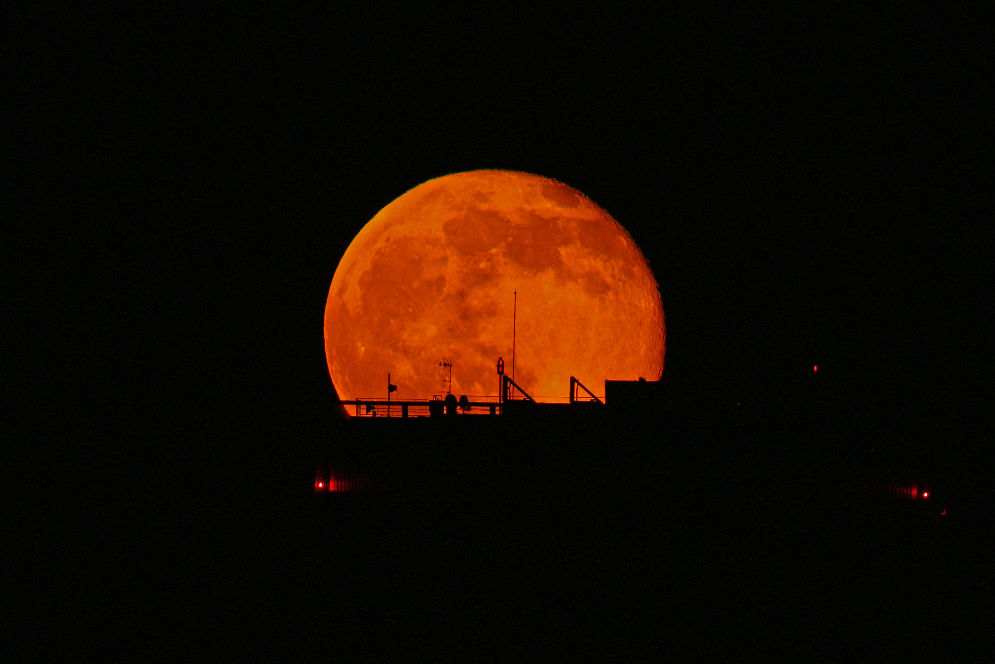 Красная Луна в Крыму